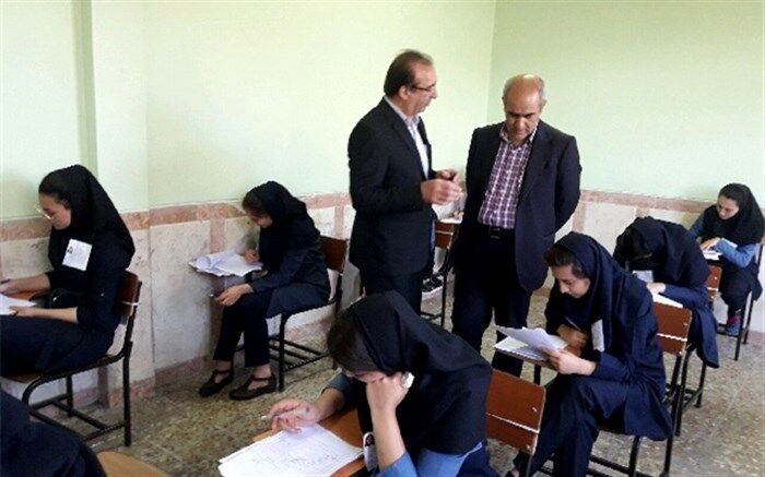 بازدید مدیرکل آموزش و پرورش آذربایجان شرقی از حوزه های برگزاری امتحانات نهایی