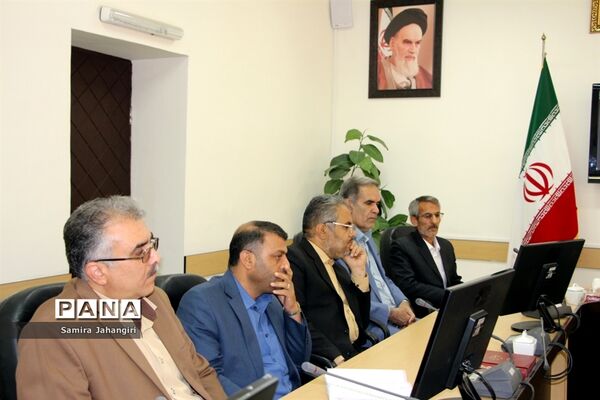 دومین جلسه کارگروه طرح مدیریت ،ساماندهی ونظارت برلباس فرم دانش آموزان