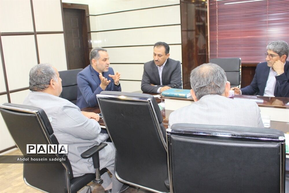 جلسه کار گروه استانی لباس فرم دانش‌آموزی استان بوشهر