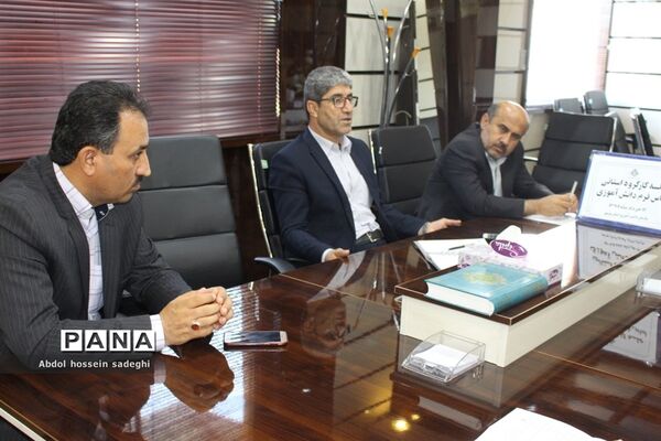 جلسه کار گروه استانی لباس فرم دانش‌آموزی استان بوشهر