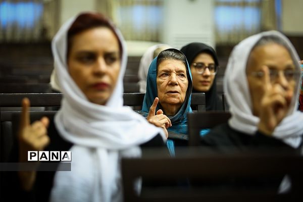 نیایش و ادای احترام  زرتشتیان در سی امین سالگرد ارتحال حضرت امام خمینی (ره)