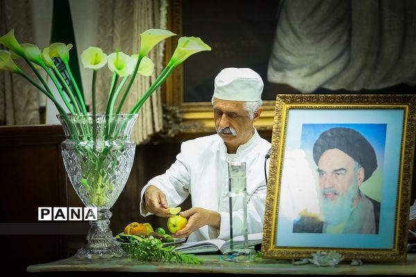 نیایش و ادای احترام  زرتشتیان در سی امین سالگرد ارتحال حضرت امام خمینی (ره)