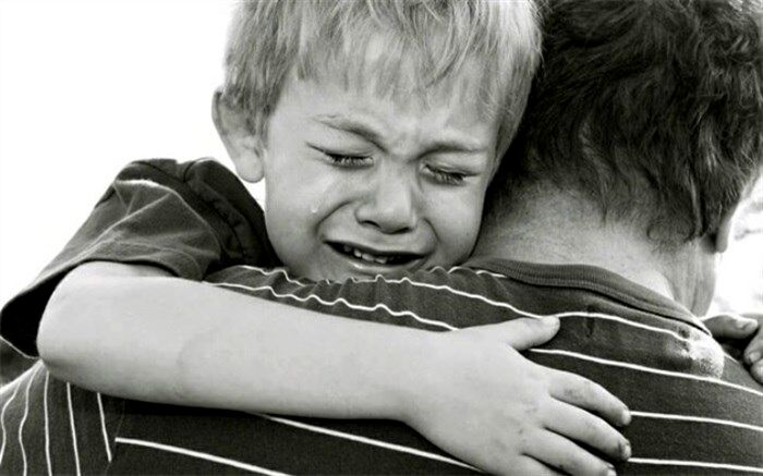 با کودکانی که والدینشان را از دست داده‌اند چگونه برخورد کنیم؟