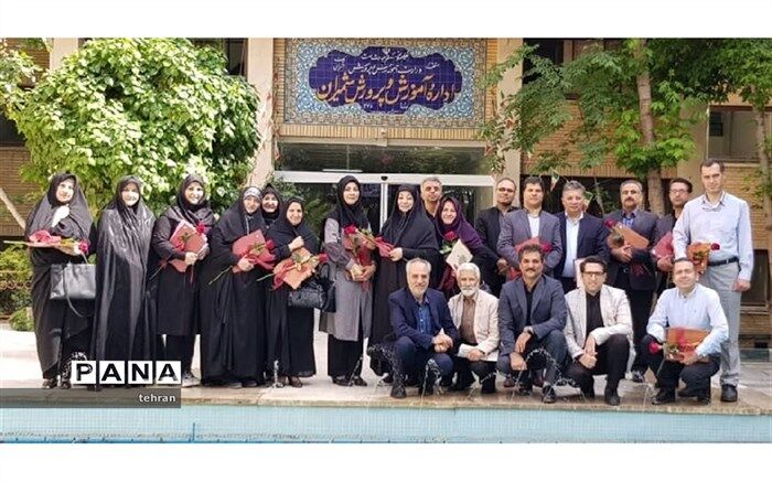 معلمین نمونه میهمان شورای مدیریتی آموزش و پرورش منطقه 1