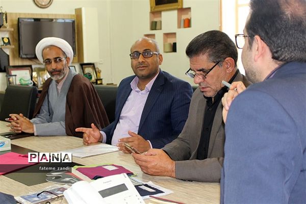 کارگروه فرم مدارس در کارخانه پشم بافی آسیا