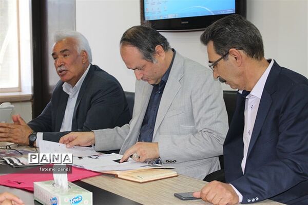 کارگروه فرم مدارس در کارخانه پشم بافی آسیا