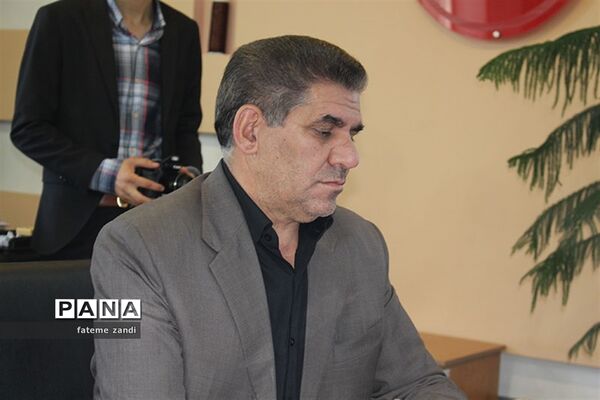 کارگروه فرم مدارس در کارخانه پشم بافی آسیا