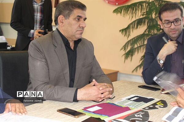 کارگروه فرم مدارس در کارخانه پشم بافی آسیا