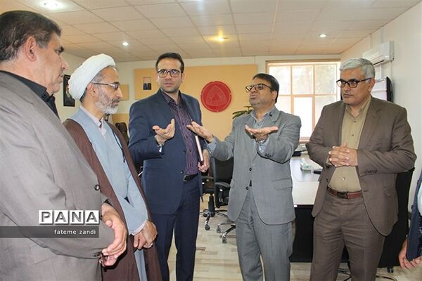 کارگروه فرم مدارس در کارخانه پشم بافی آسیا