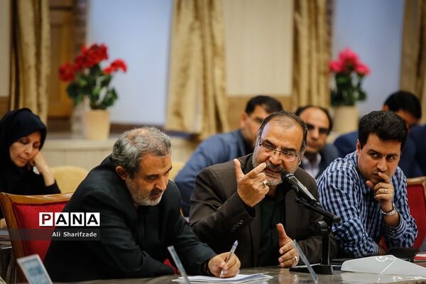 نشست صمیمی وزیرآموزش و پرورش با مدیران رسانه