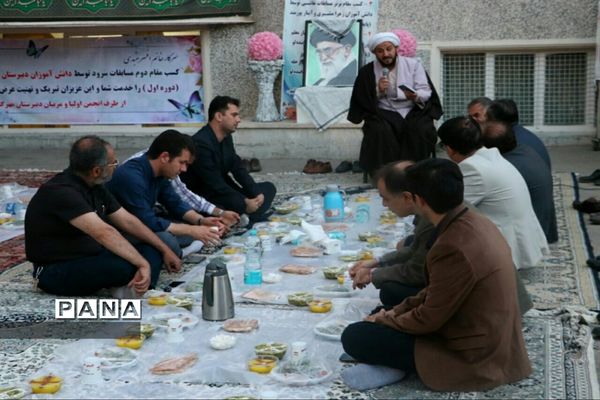 ضیافت افطاری در دبیرستان غیرانتفاعی مهرگان شهرقدس