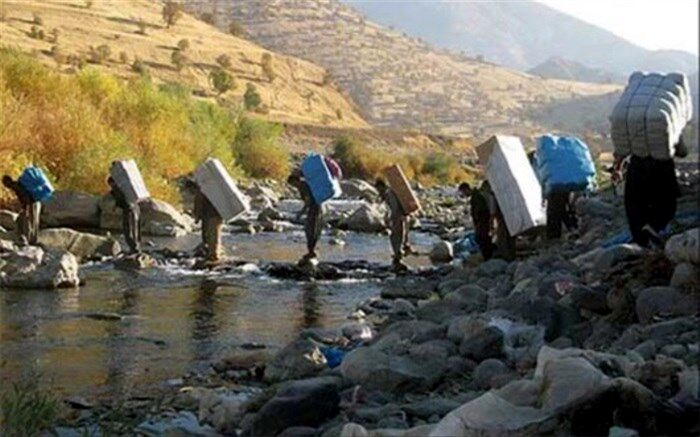 صفایی فراهانی با بیان اینکه تصمیمات سیاسی، اقتصاد کشور را زمین‌گیر کرده است