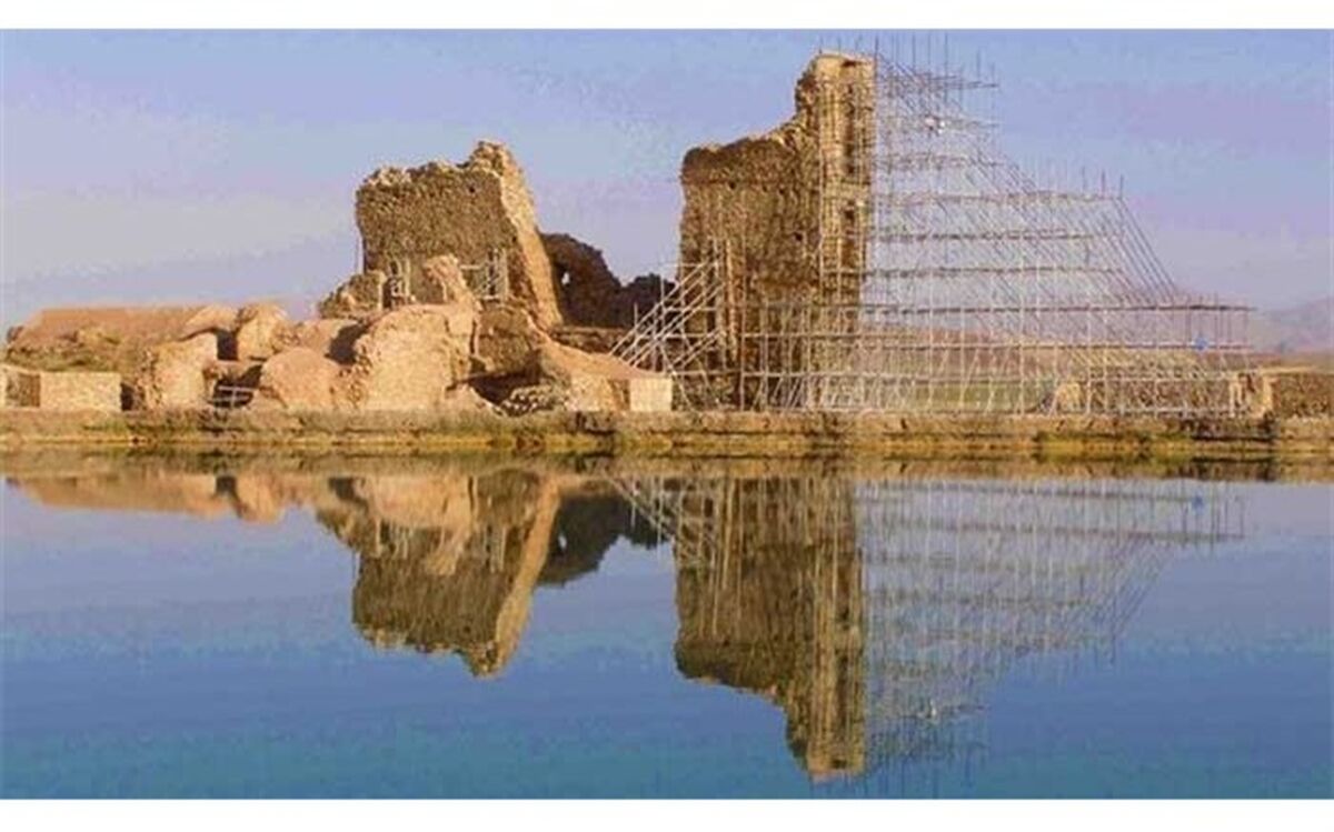 نمایشگاه «یافته‌های سنگی» در تخت سلیمان تکاب گشایش یافت