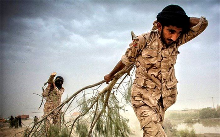 پای سیل‌زد‌گان می‌ایستیم