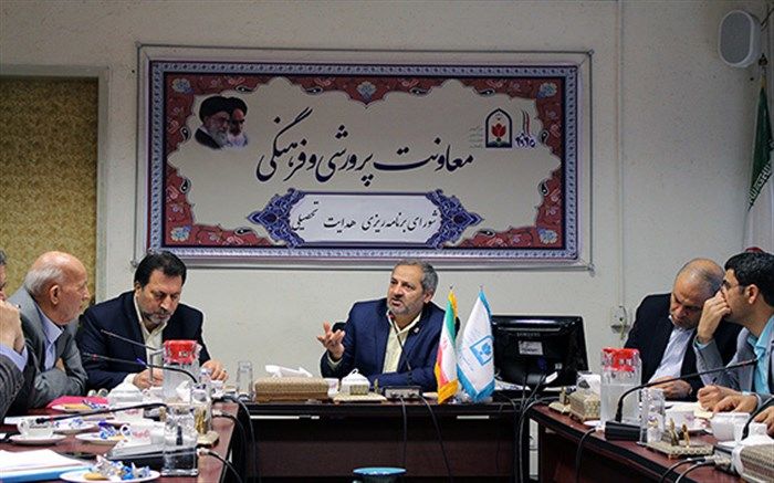 معاون پرورشی آموزش و پرورش: محدودیت‌ها در انتخاب رشته کاهش دهیم