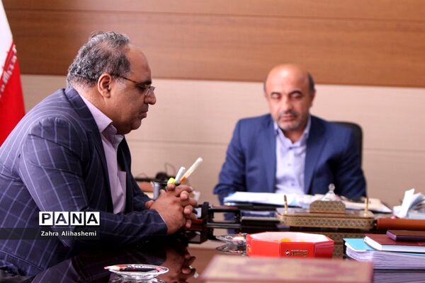 بازدید رئیس سازمان دانش آموزی تهران از روند تولید لباس فرم دانش‌آموزی