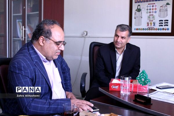 بازدید رئیس سازمان دانش آموزی تهران از روند تولید لباس فرم دانش‌آموزی