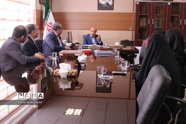 بازدید رئیس سازمان دانش آموزی تهران از روند تولید لباس فرم دانش‌آموزی
