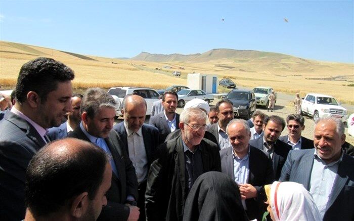 بازدید رئیس بنیاد مستضعفان کشور از مدارس شهرستان گرمی