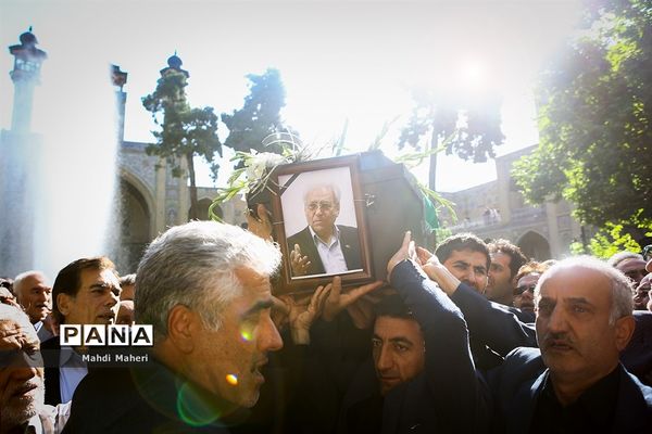 تشییع پیکر محمد رضا حافظی رئیس جامعه خیرین مدرسه ساز