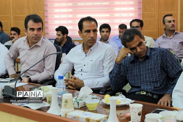 تجلیل از برگزیدگان مسابقات علمی تخصصی  و روش‌های برتر تدریس معلمان بوشهر-1