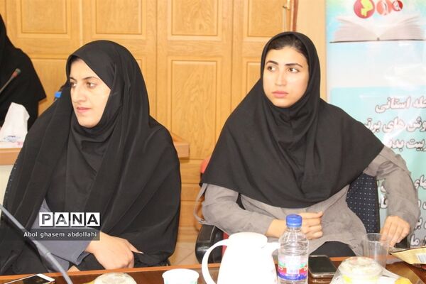 تجلیل از برگزیدگان مسابقات علمی تخصصی  و روش‌های برتر تدریس معلمان بوشهر-1