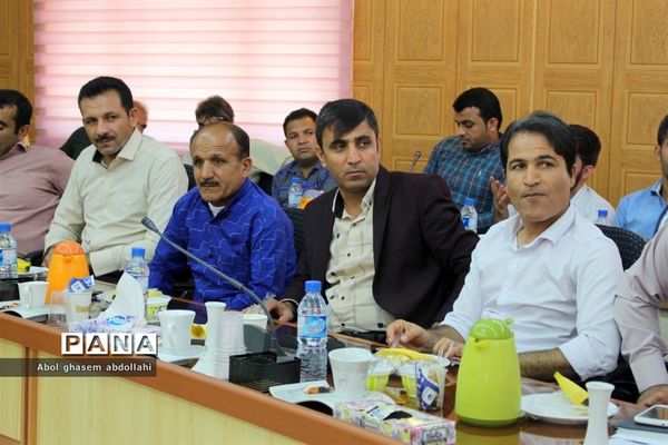 تجلیل از برگزیدگان مسابقات علمی تخصصی  و روش‌های برتر تدریس معلمان بوشهر-1