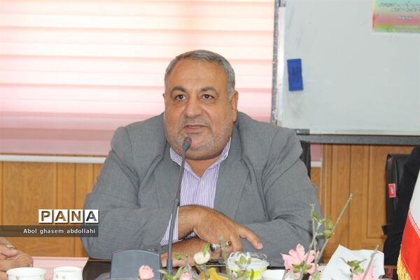 تجلیل از برگزیدگان مسابقات علمی تخصصی  و روش‌های برتر تدریس معلمان بوشهر-1