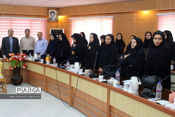 تجلیل از برگزیدگان مسابقات علمی تخصصی  و روش‌های برتر تدریس معلمان بوشهر-1