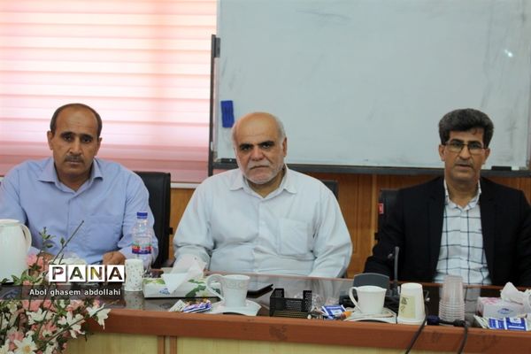 تجلیل از برگزیدگان مسابقات علمی تخصصی  و روش‌های برتر تدریس معلمان بوشهر-1