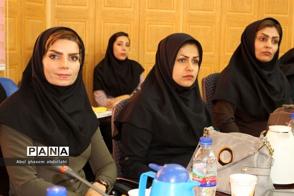 تجلیل از برگزیدگان مسابقات علمی تخصصی  و روش‌های برتر تدریس معلمان بوشهر-1