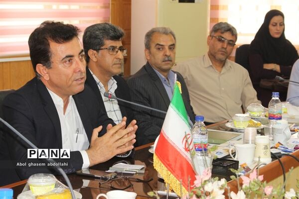 تجلیل از برگزیدگان مسابقات علمی تخصصی  و روش‌های برتر تدریس معلمان بوشهر-1