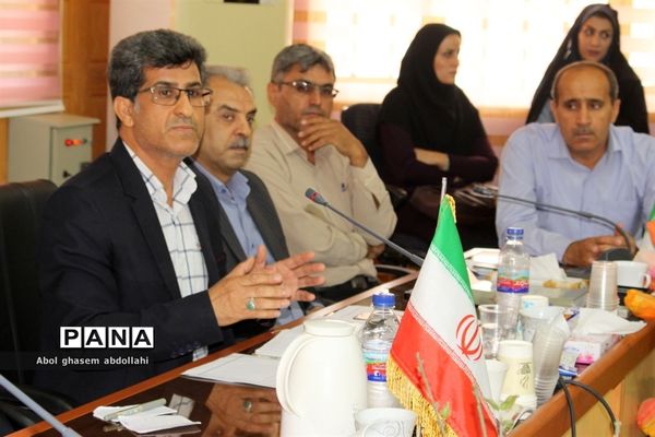 تجلیل از برگزیدگان مسابقات علمی تخصصی  و روش‌های برتر تدریس معلمان بوشهر-1