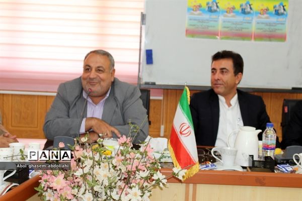 تجلیل از برگزیدگان مسابقات علمی تخصصی  و روش‌های برتر تدریس معلمان بوشهر-1