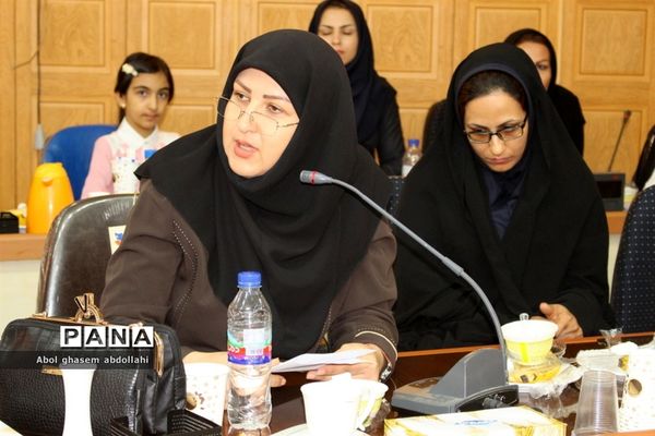 تجلیل از برگزیدگان مسابقات علمی تخصصی  و روش‌های برتر تدریس معلمان بوشهر-1