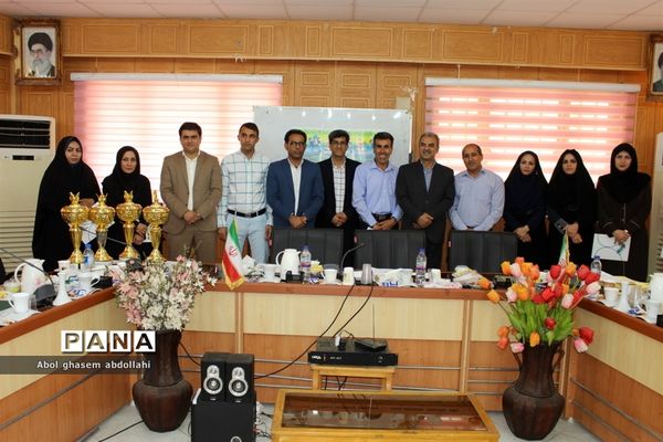 تجلیل از برگزیدگان مسابقات علمی تخصصی  و روش های برتر تدریس معلمان بوشهر-2