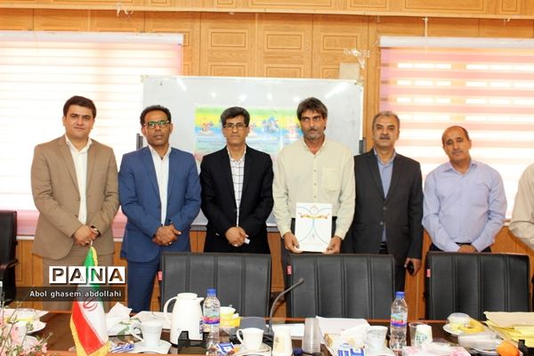 تجلیل از برگزیدگان مسابقات علمی تخصصی  و روش های برتر تدریس معلمان بوشهر-2