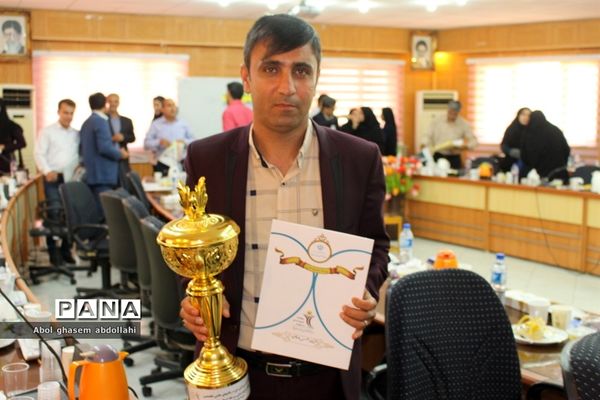 تجلیل از برگزیدگان مسابقات علمی تخصصی  و روش های برتر تدریس معلمان بوشهر-2