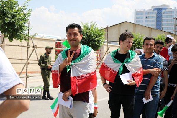 شور و شوق مردم عاشقان والیبال قبل از بازی تیم ملی ایران