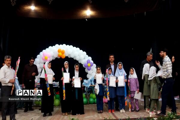 تجلیل از مقام‌آوران مسابقات فرهنگی، هنری، ورزشی دختران ابتدایی شهرستان کازرون