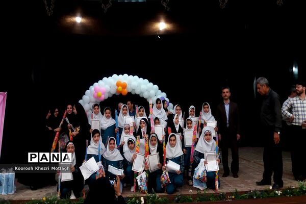 تجلیل از مقام‌آوران مسابقات فرهنگی، هنری، ورزشی دختران ابتدایی شهرستان کازرون