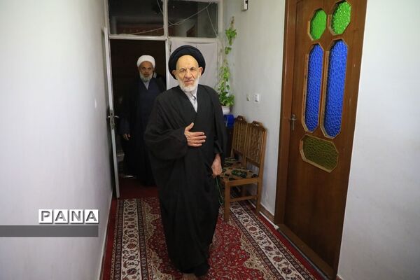 دیدار آیت الله عبادی با خانواده شهید هادی  نیرومندزاده