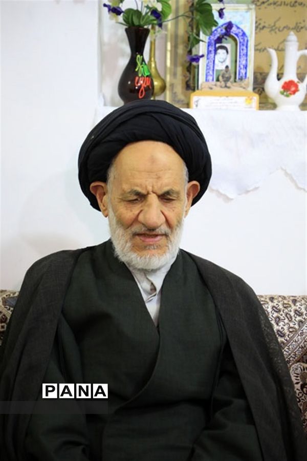 دیدار آیت الله عبادی با خانواده شهید هادی  نیرومندزاده