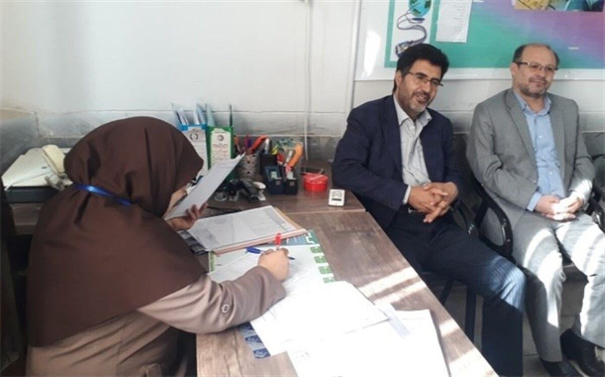 بازدید رئیس اداره ارزیابی عملکرد اداره کل آموزش و پرورش شهرستانهای تهران از حوزه برگزاری امتحانات نهایی شهر ری