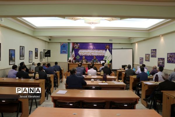 نشست ارزیابان لباس فرم مدارس خراسان رضوی