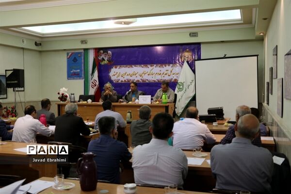 نشست ارزیابان لباس فرم مدارس خراسان رضوی
