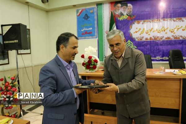 نشست ارزیابان لباس فرم مدارس خراسان رضوی