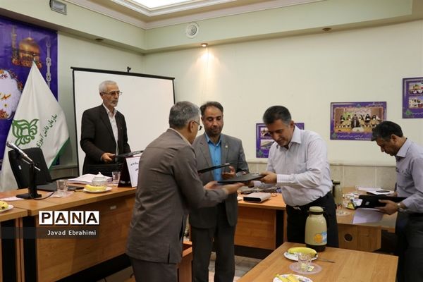 نشست ارزیابان لباس فرم مدارس خراسان رضوی