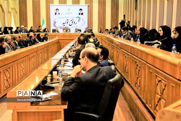 جلسه ستاد پشتیبانی سوادآموزی استان فارس با حضور رئیس نهضت سواد آموزی کشور