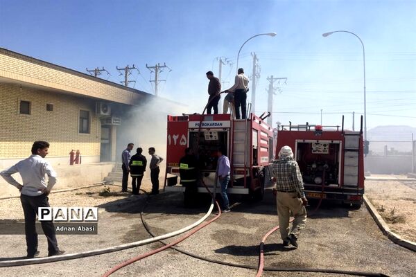مهار آتش سوزی ایستگاه برق گله‌دار